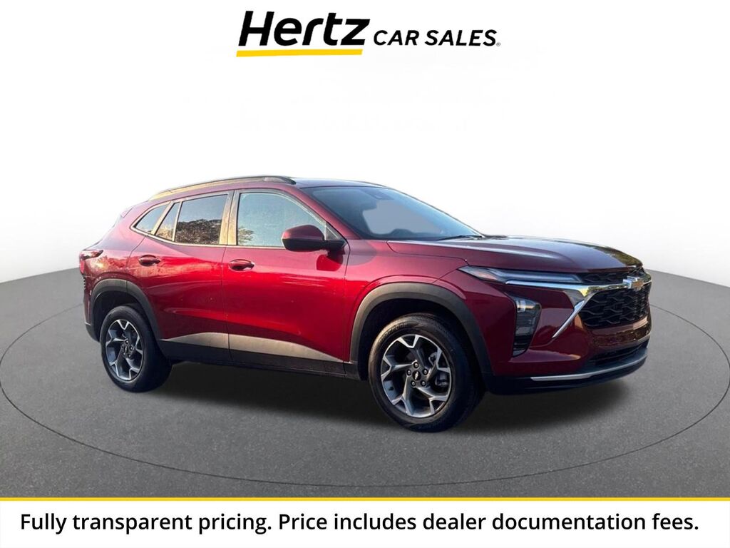 2025 Chevrolet Trax LT — photo 1 of 14