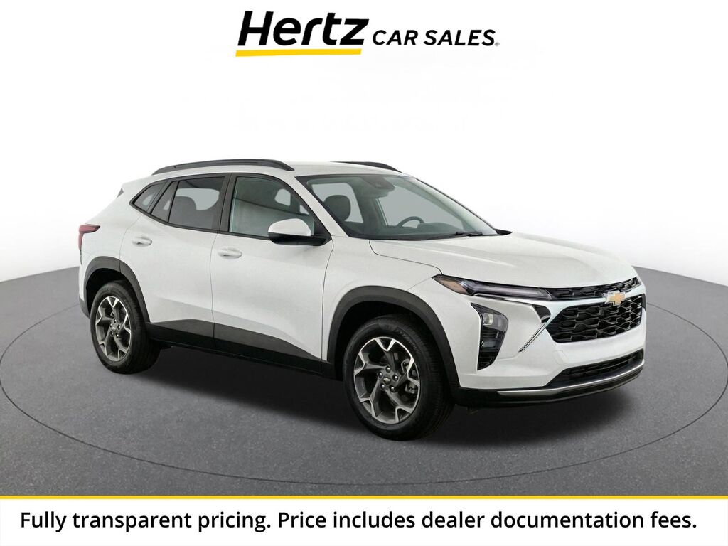 2025 Chevrolet Trax LT — photo 1 of 10