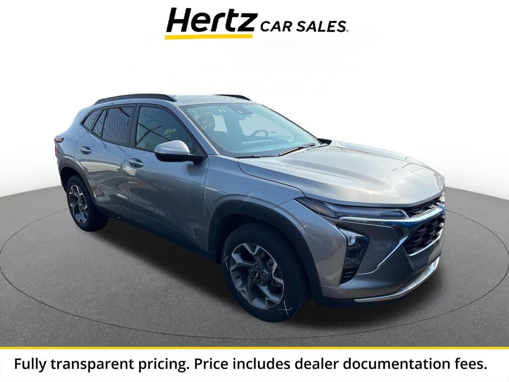 2025 Chevrolet Trax LT — photo 1 of 25