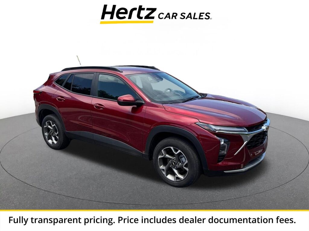 2025 Chevrolet Trax LT — photo 1 of 13