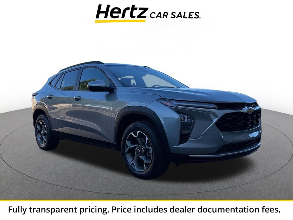 2025 Chevrolet Trax LT — photo 1 of 14