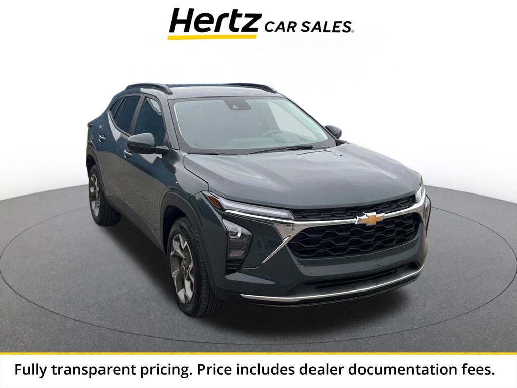 2025 Chevrolet Trax LT — photo 1 of 13