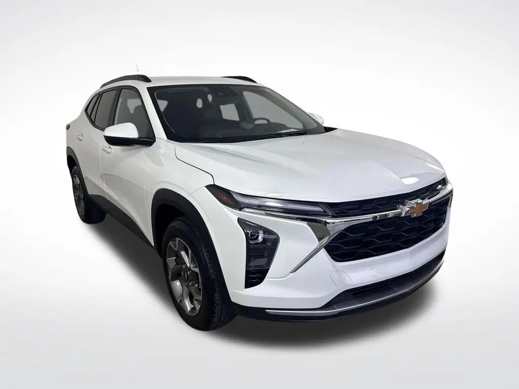 2025 Chevrolet Trax LT — photo 1 of 10
