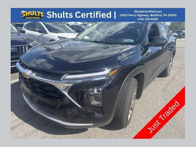 2025 Chevrolet Trax LT — photo 1 of 12