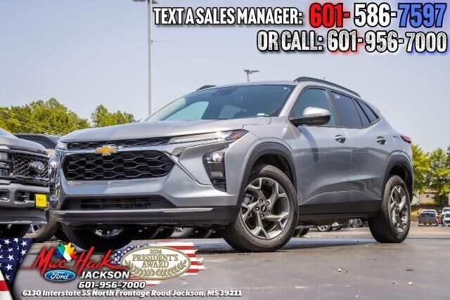 2025 Chevrolet Trax LT — photo 1 of 13