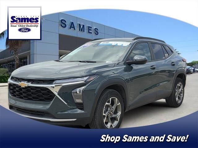 2025 Chevrolet Trax LT — photo 1 of 13