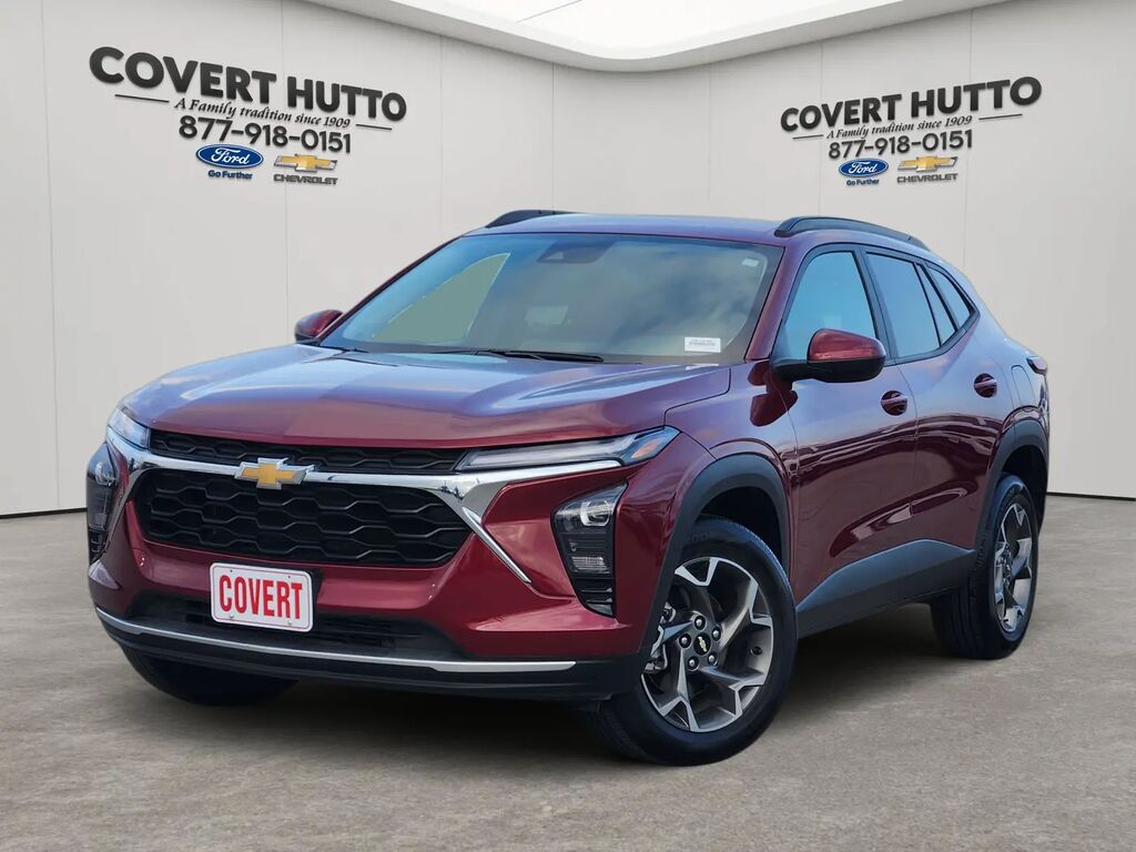 2025 Chevrolet Trax LT — photo 1 of 14