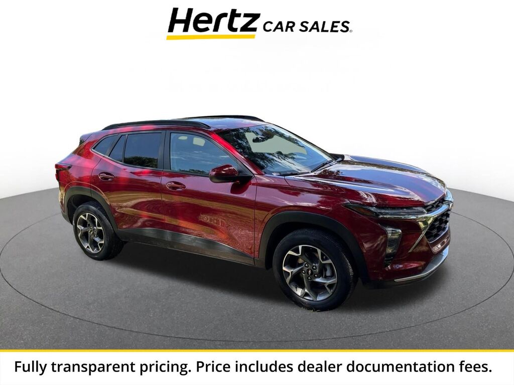2025 Chevrolet Trax LT — photo 1 of 13