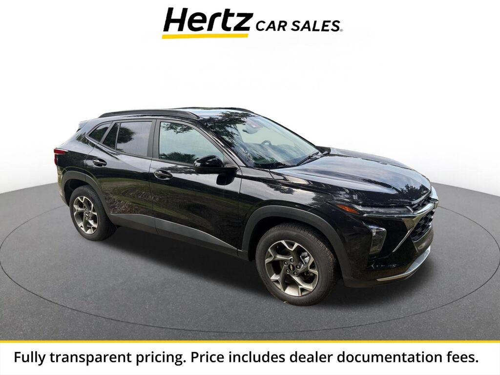 2025 Chevrolet Trax LT — photo 1 of 13