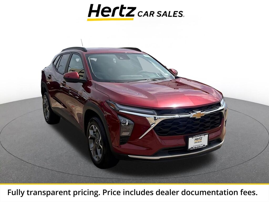 2025 Chevrolet Trax LT — photo 1 of 13