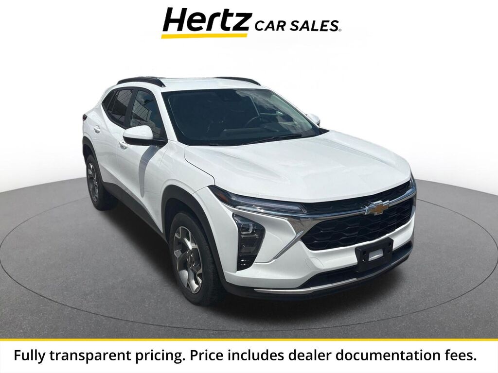 2025 Chevrolet Trax LT — photo 1 of 13