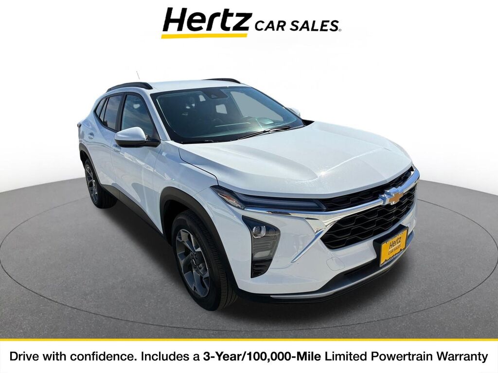 2025 Chevrolet Trax LT — photo 1 of 11