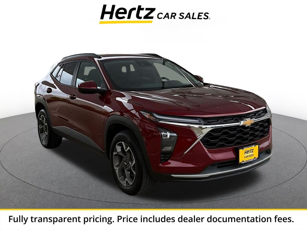 2025 Chevrolet Trax LT — photo 1 of 13