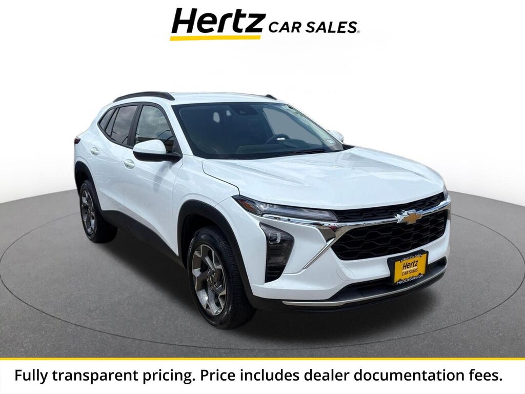 2025 Chevrolet Trax LT — photo 1 of 13