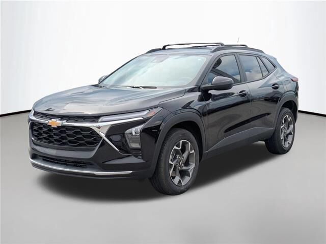 2025 Chevrolet Trax LT — photo 1 of 16