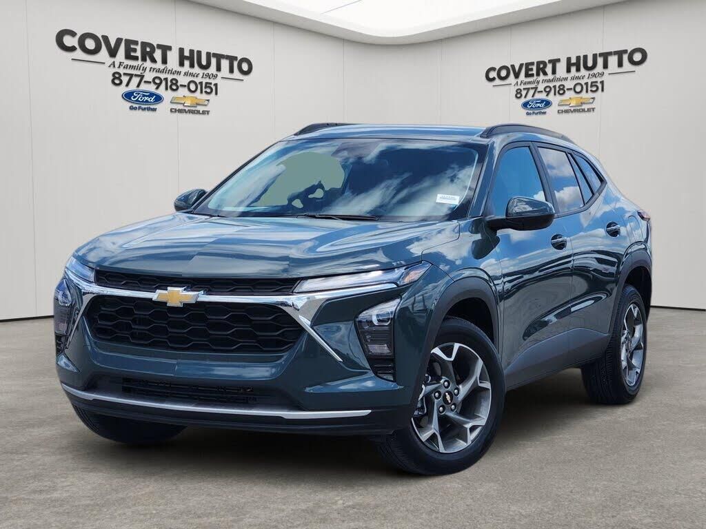 2025 Chevrolet Trax LT — photo 1 of 14