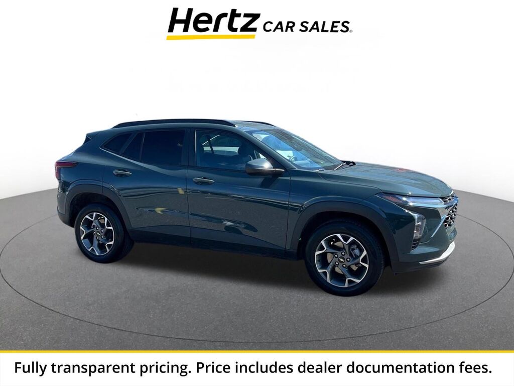 2025 Chevrolet Trax LT — photo 1 of 13