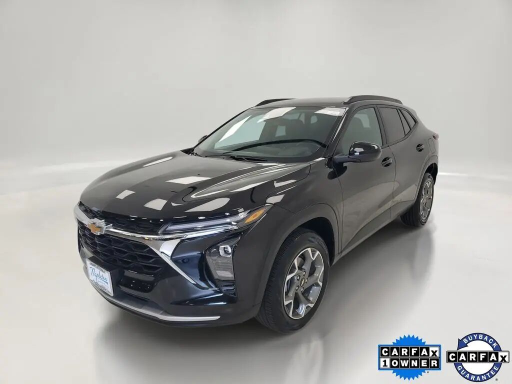 2025 Chevrolet Trax LT — photo 1 of 12