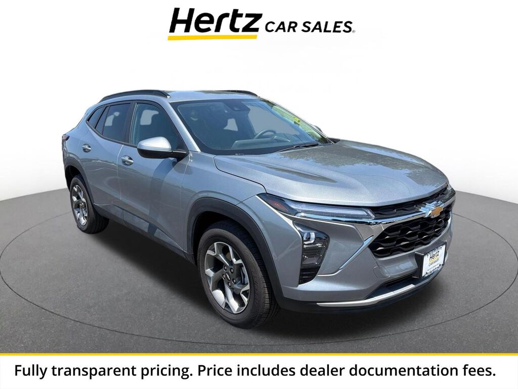 2025 Chevrolet Trax LT — photo 1 of 13