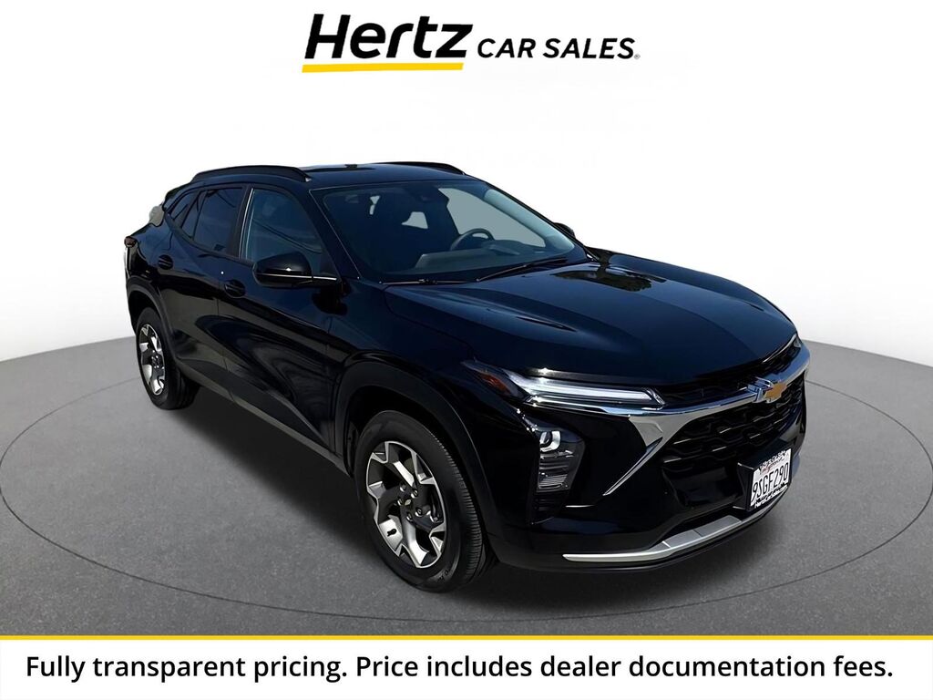 2025 Chevrolet Trax LT — photo 1 of 13