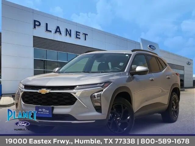 2025 Chevrolet Trax LT — photo 1 of 3