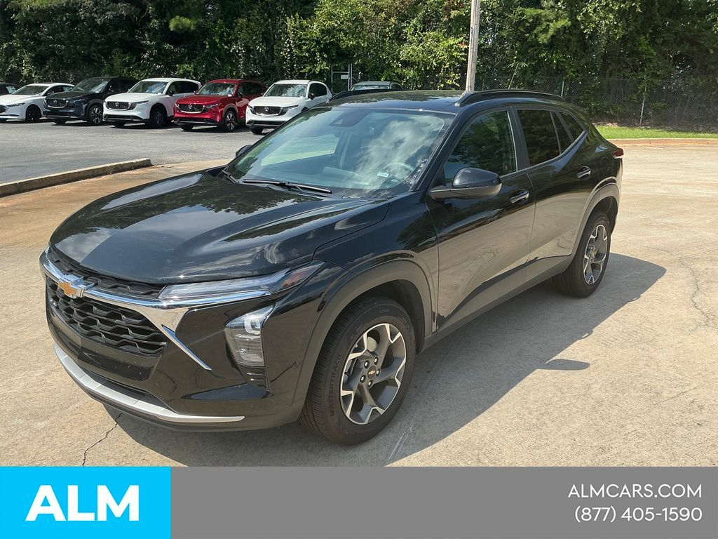2025 Chevrolet Trax LT — photo 1 of 13