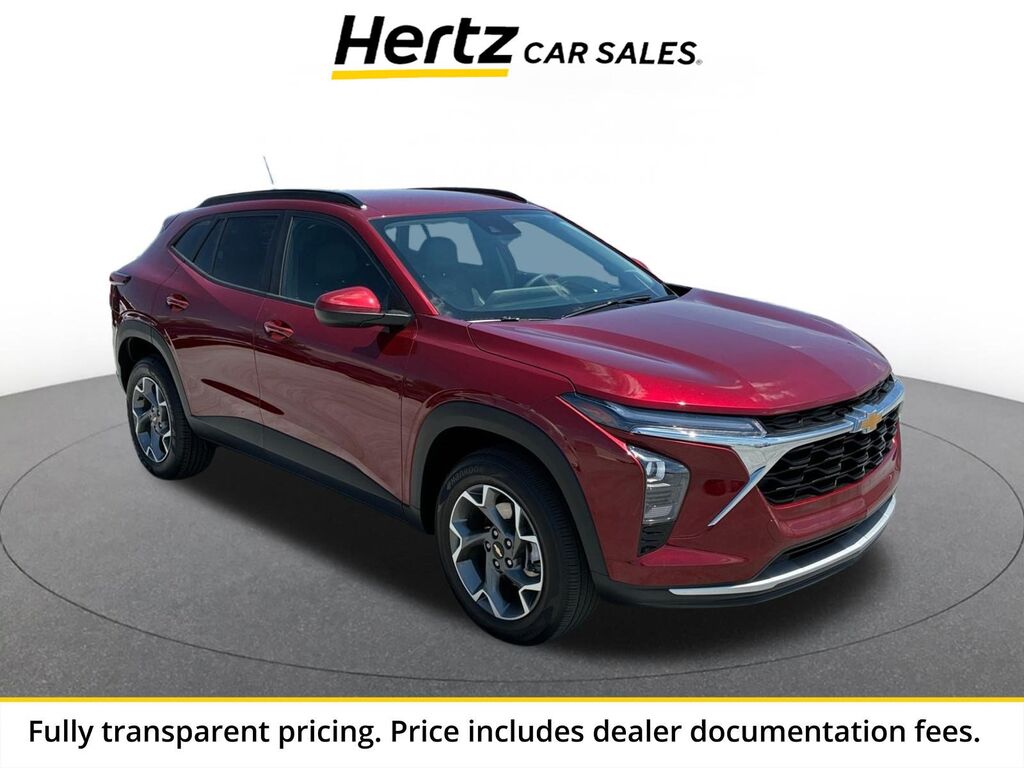 2025 Chevrolet Trax LT — photo 1 of 13