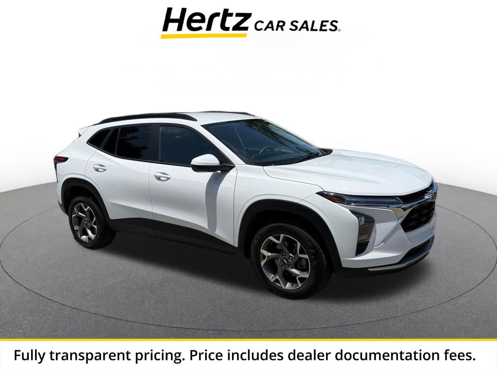 2025 Chevrolet Trax LT — photo 1 of 13