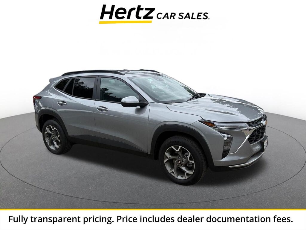 2025 Chevrolet Trax LT — photo 1 of 13