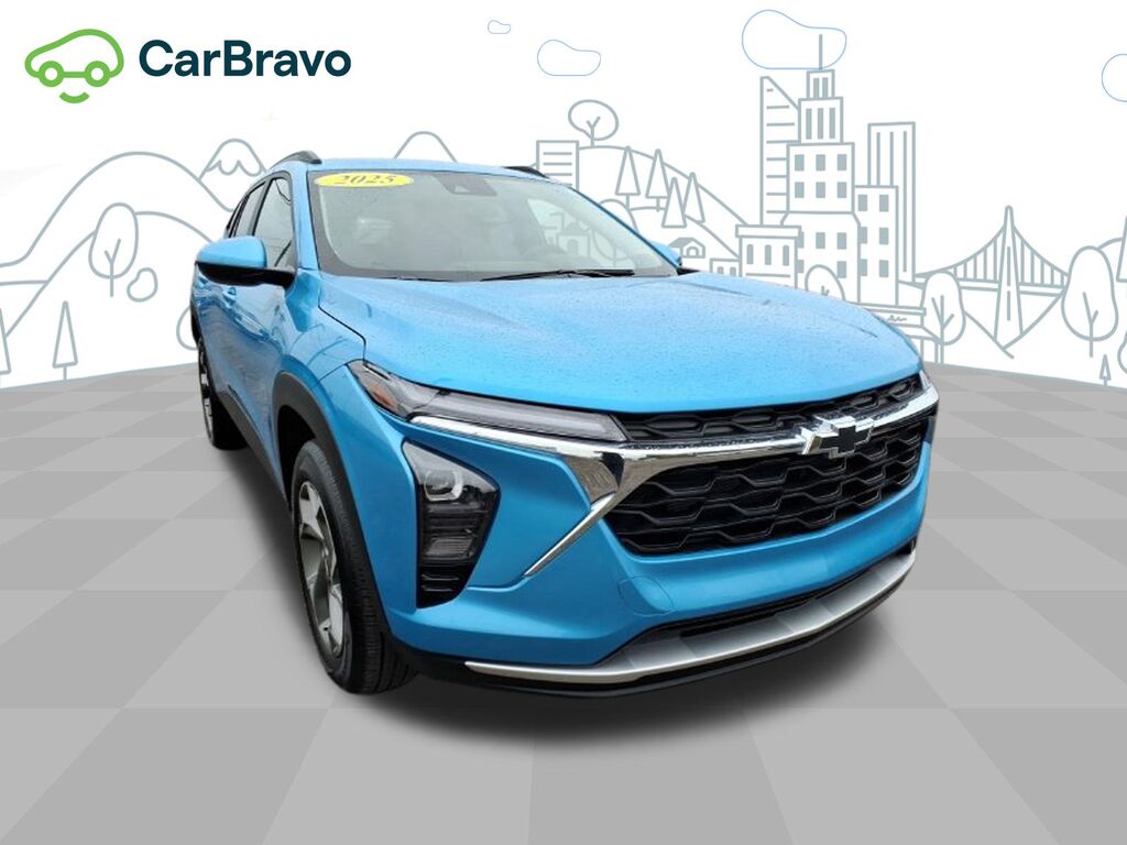 2025 Chevrolet Trax LT — photo 1 of 7