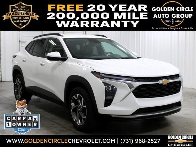 2025 Chevrolet Trax LT — photo 1 of 39