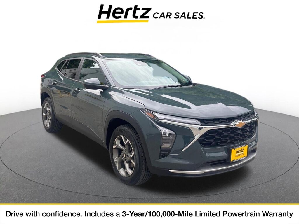 2025 Chevrolet Trax LT — photo 1 of 11