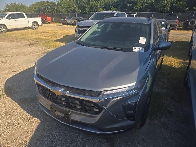 2025 Chevrolet Trax LT — photo 1 of 4