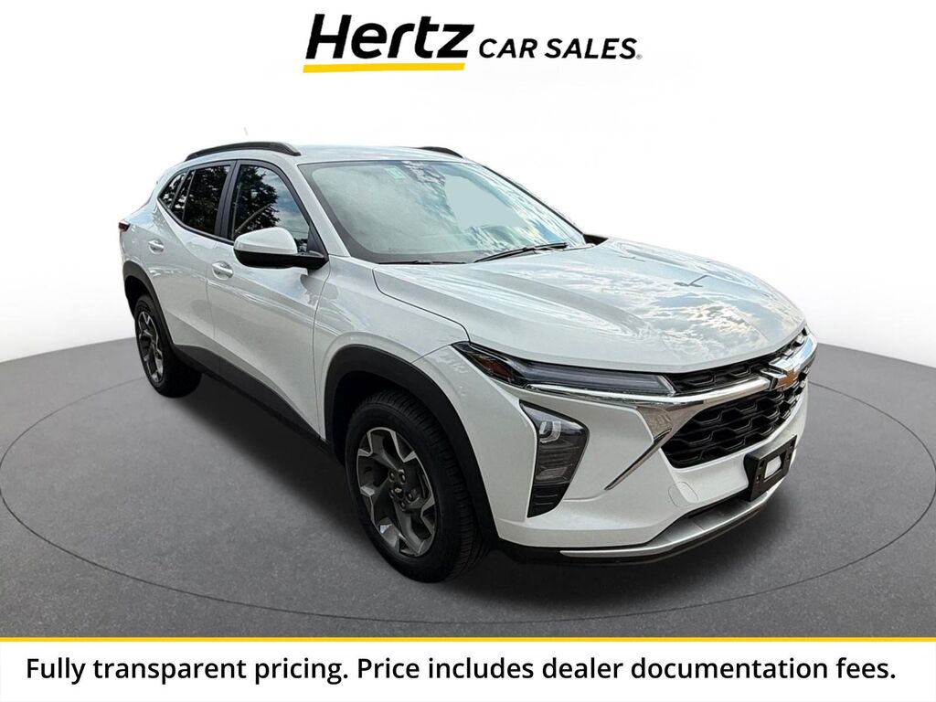 2025 Chevrolet Trax LT — photo 1 of 15