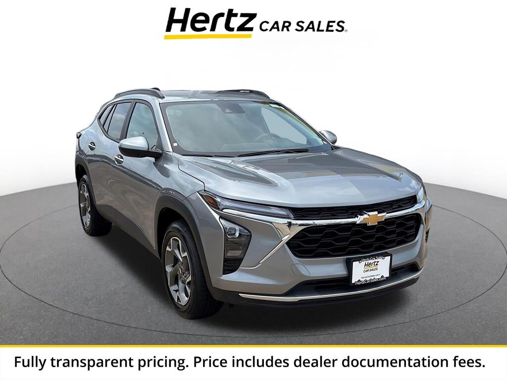 2025 Chevrolet Trax LT — photo 1 of 13