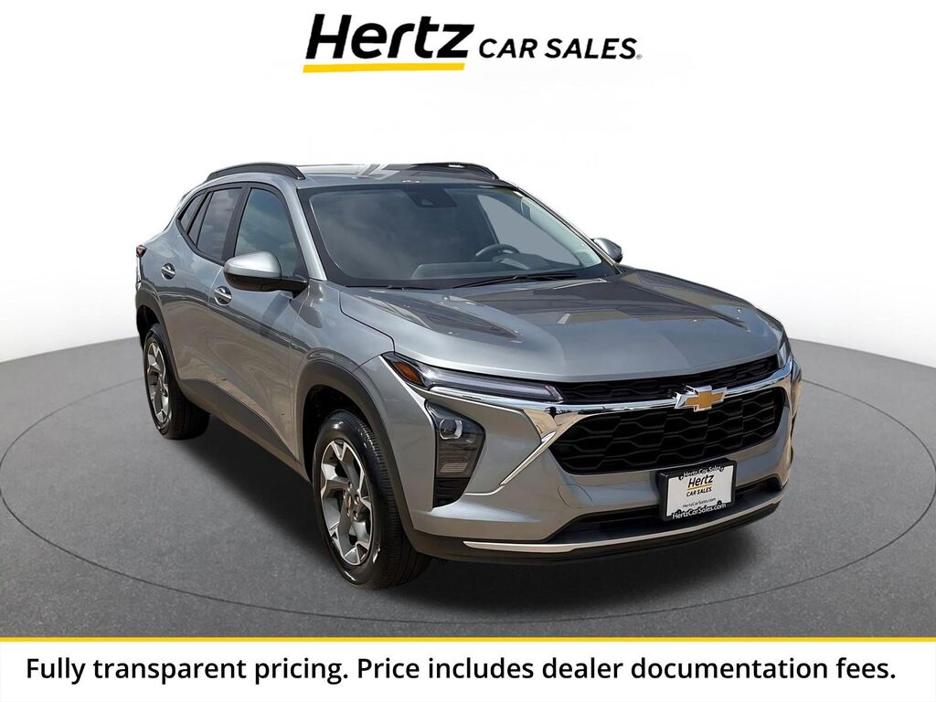 2025 Chevrolet Trax LT — photo 1 of 13