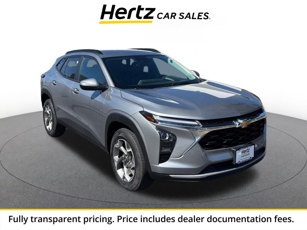 2025 Chevrolet Trax LT — photo 1 of 13
