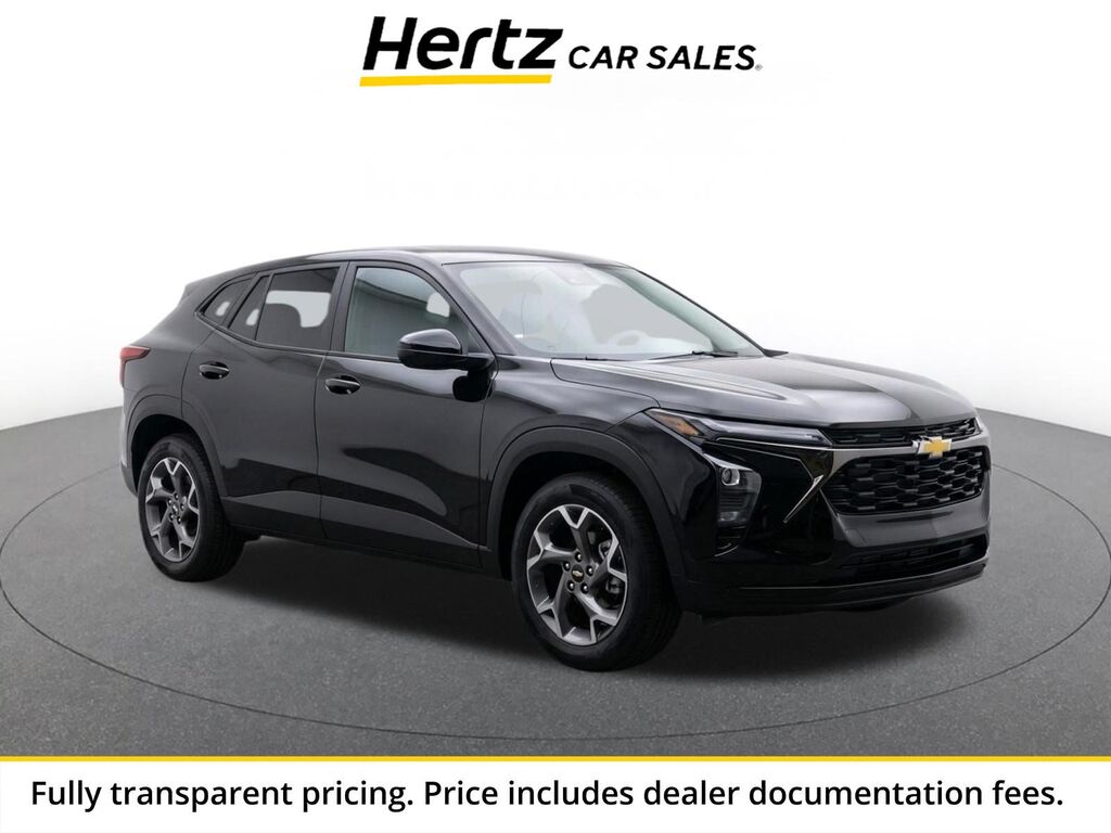 2025 Chevrolet Trax LT — photo 1 of 10