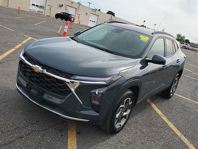 2025 Chevrolet Trax LT — photo 1 of 2