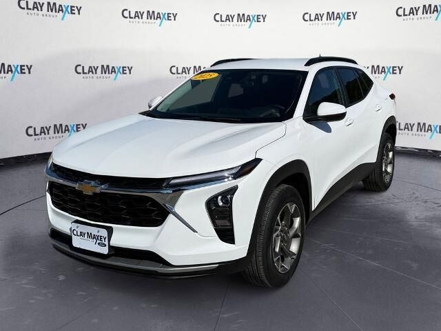 2025 Chevrolet Trax LT — photo 1 of 13