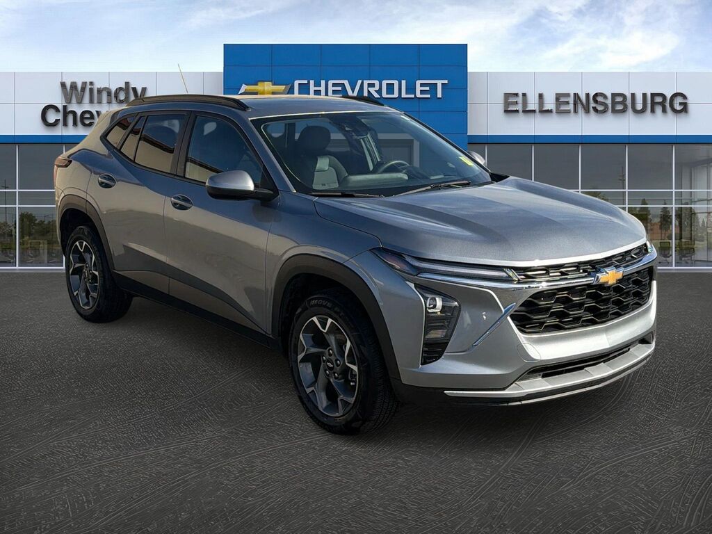 2025 Chevrolet Trax LT — photo 1 of 13