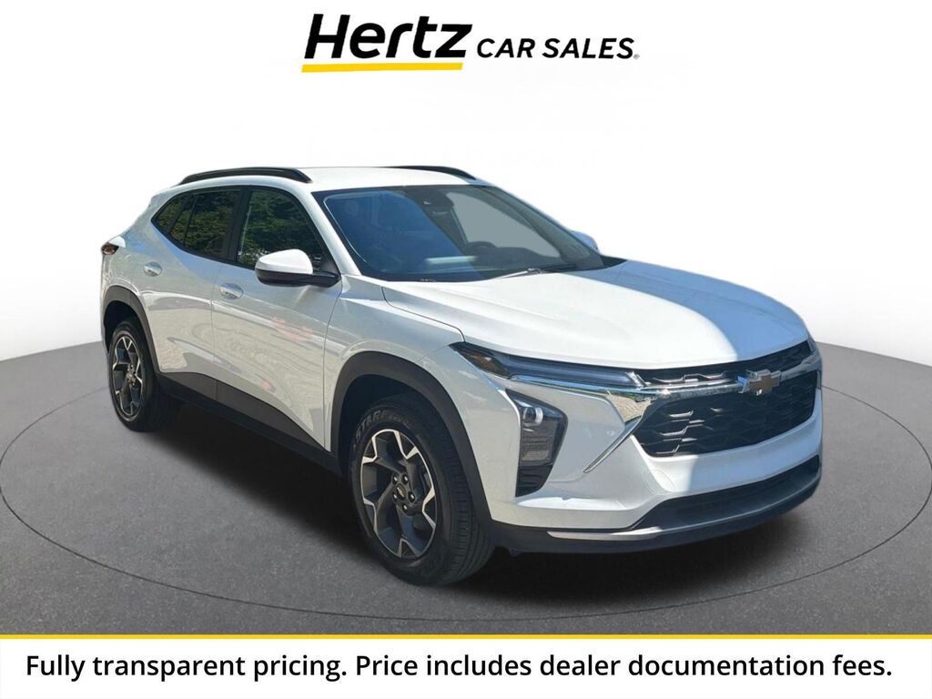 2025 Chevrolet Trax LT — photo 1 of 13