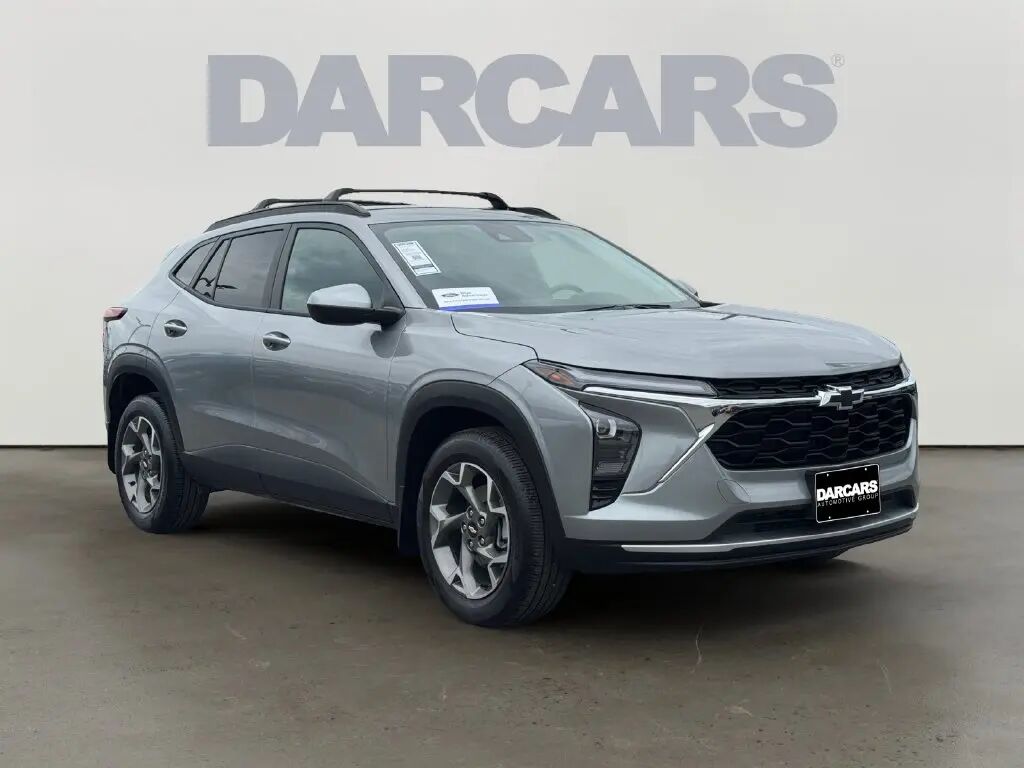 2025 Chevrolet Trax LT — photo 1 of 13