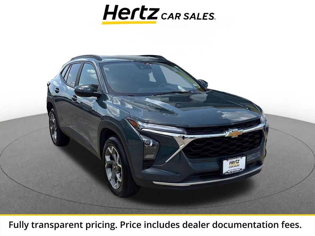 2025 Chevrolet Trax LT — photo 1 of 11