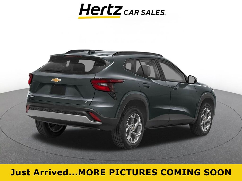 2025 Chevrolet Trax LT — photo 1 of 2
