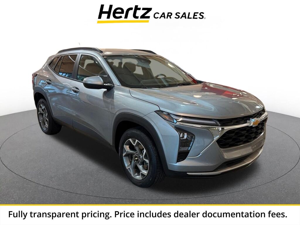 2025 Chevrolet Trax LT — photo 1 of 14