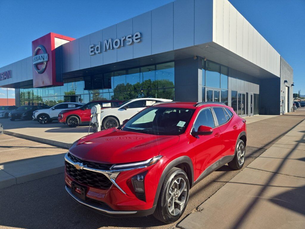 2026 Chevrolet Trax LT — photo 1 of 13