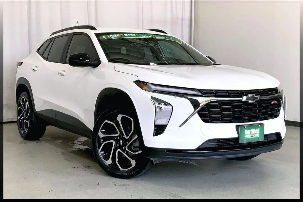 2024 Chevrolet Trax RS — photo 1 of 3
