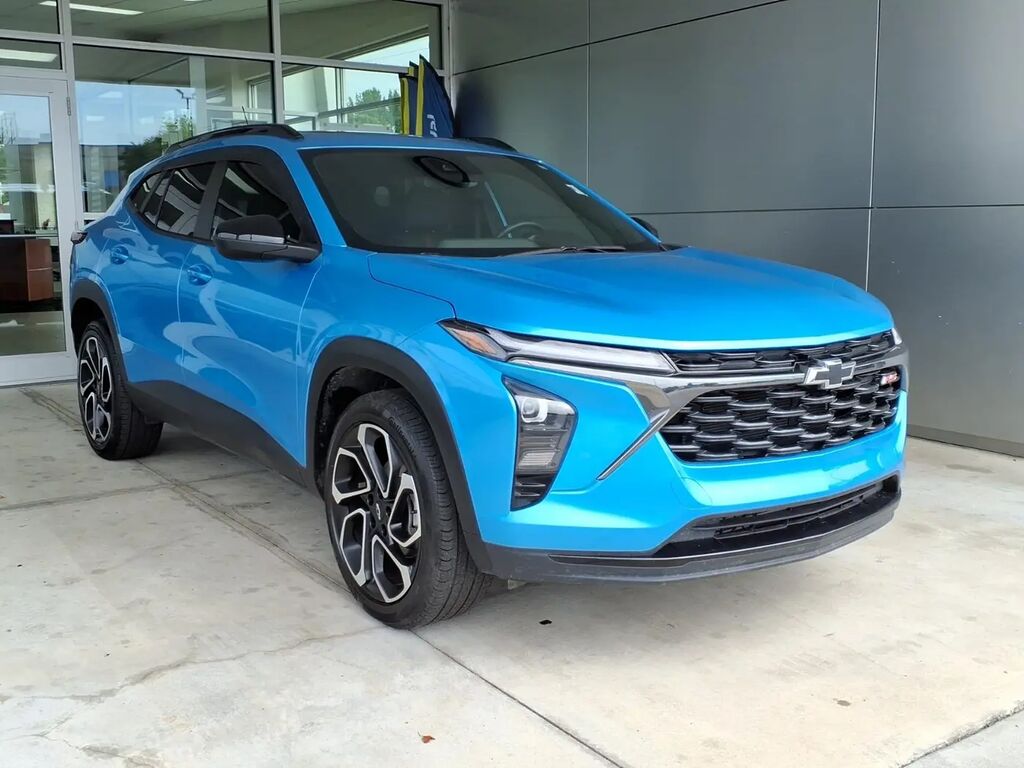 2025 Chevrolet Trax RS — photo 1 of 13