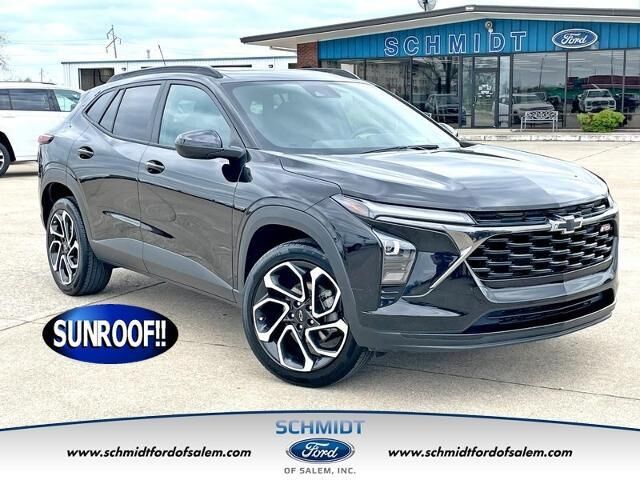 2025 Chevrolet Trax RS — photo 1 of 13